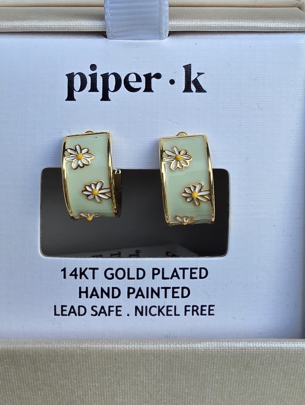 piper·k Gold-Plated Mint Daisy Huggies